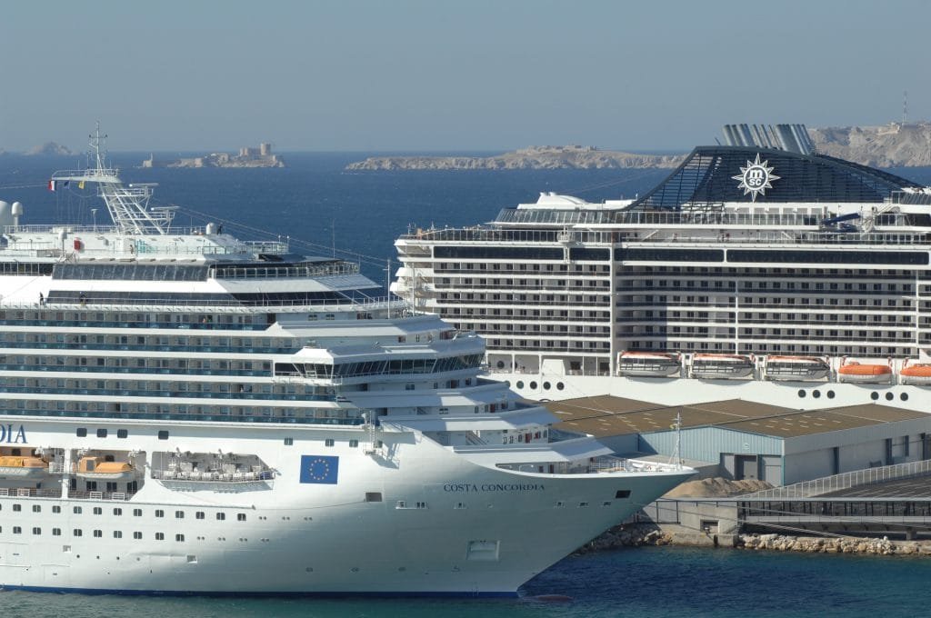 Discover Marseille and Provence in a private car  with local drivers