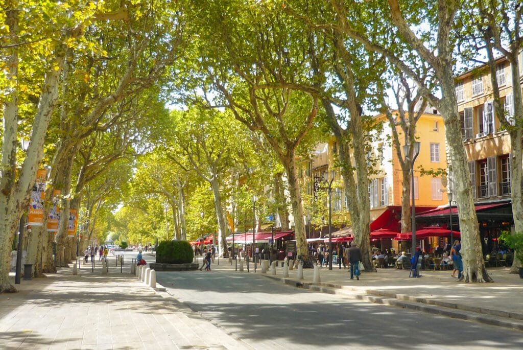 Cours Mirabeau in Aix-en-Provence with fountains and cafés