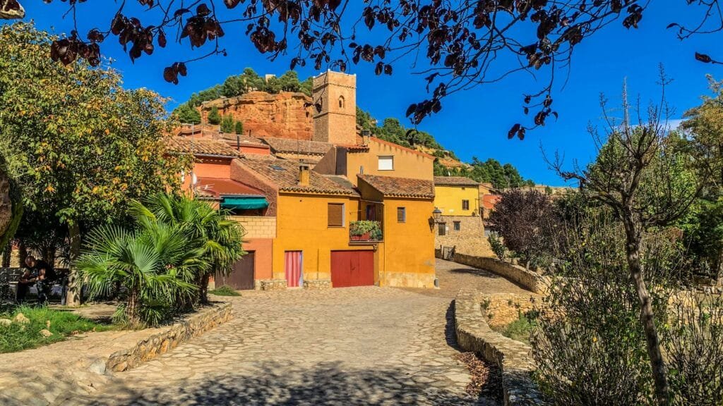 Colorful houses in Roussillon – Roussillon Provence things to do