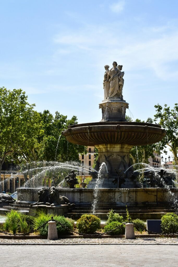 Aix-en-Provence guide Rotonde fountain landmark