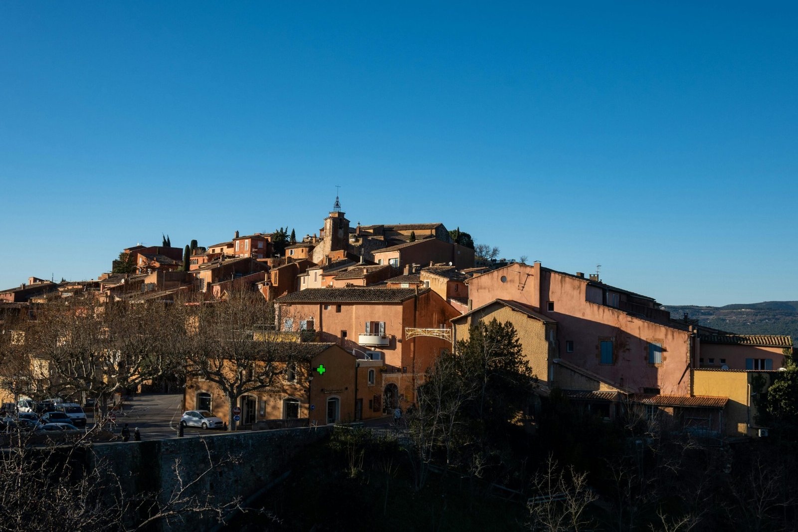 ALT: private tour Provence Luberon village Roussillon scenic view